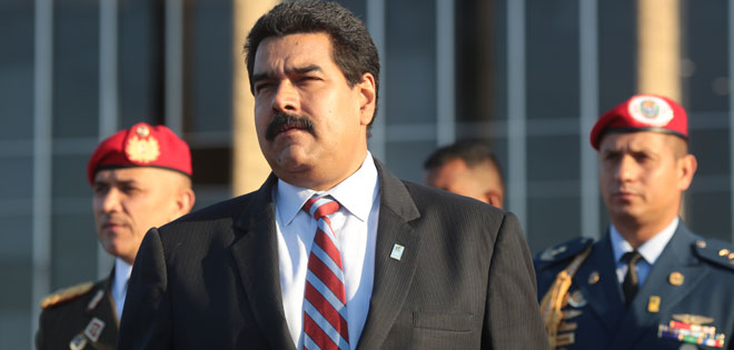 Presidente Maduro asiste al desfile aeronaval en Zulia | Diario 2001