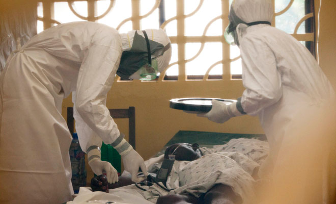 Suman dos estadounidenses contagiados de ébola | Diario 2001