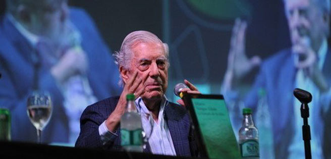 Mario Vargas Llosa está hospitalizado tras sufrir una caída en su casa | Diario 2001