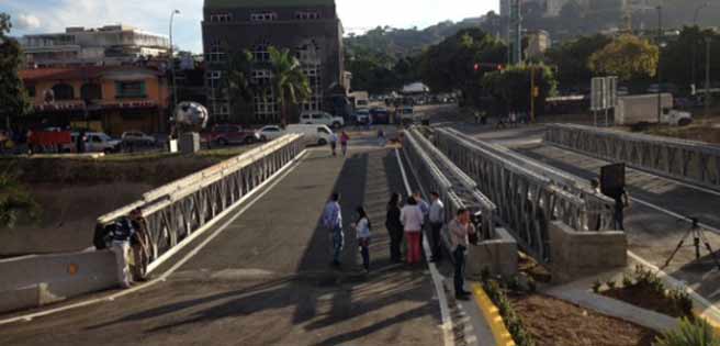 Instalan puente entre Bello Monte y Francisco Fajardo en Caracas | Diario 2001