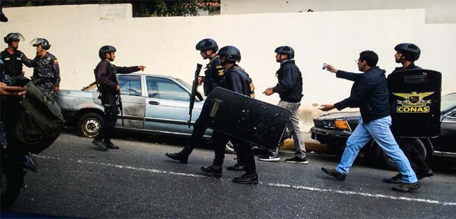 Un periodista herido y al menos tres detenidos durante cobertura en Cotiza | Diario 2001