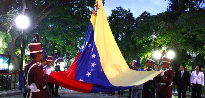 Con izada de la bandera inicia conmemoración del Día de la Juventud en Caracas | Diario 2001