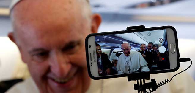 El papa Francisco lanza su perfil en la aplicación Click To Pray | Diario 2001