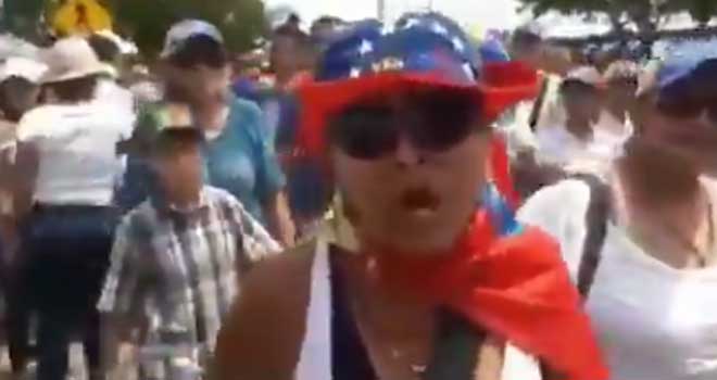 Vea la reacción de esta señora contra Maduro al suspenderse acto de Guaidó en Barquisimeto | Diario 2001