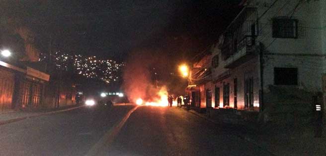 Protestan por segunda noche consecutiva contra Maduro (+Videos) | Diario 2001