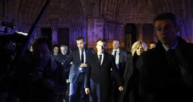 Macron promete reconstruir Notre Dame y dice que se ha evitado lo peor | Diario 2001