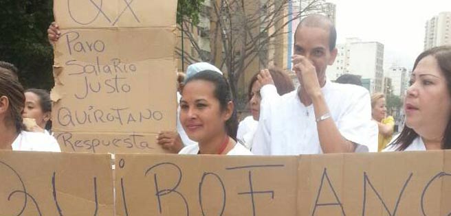 Médicos y enfermeras protestan en la Maternidad Concepción Palacios por un "salario justo" | Diario 2001