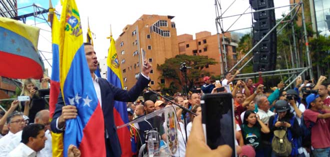 Juan Guaidó se juramenta como Presidente encargado de Venezuela (+Video) | Diario 2001