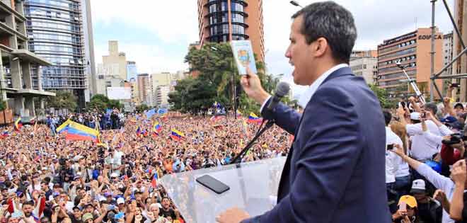 Abogado Román Duque: Guaidó se juramentó como presidente interino, no se autoproclamó | Diario 2001