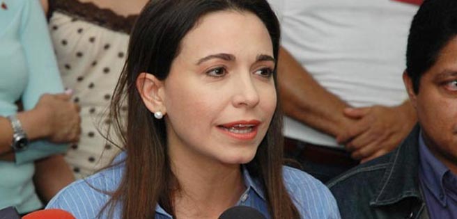 María Corina fue agredida en Caricuao durante una samblea ciudadana | Diario 2001