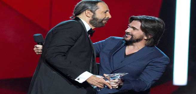 Juan Luis Guerra recibe el Premio Billboard a la Trayectoria Artística | Diario 2001
