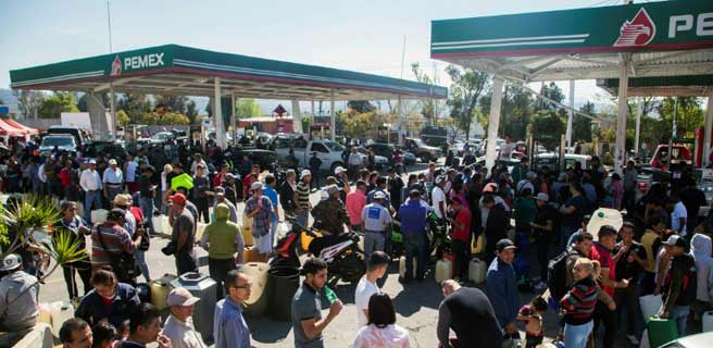 López Obrador pidió no entrar en pánico ante la escasez de combustible en México | Diario 2001