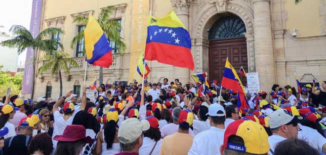 Venezolanos de Miami se muestran esperanzadamente cautos ante día "histórico" | Diario 2001