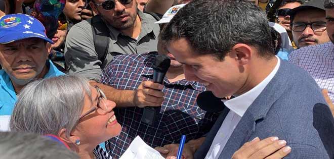 Madre de Guaidó aparece en acto político para reencontrarse con su hijo | Diario 2001