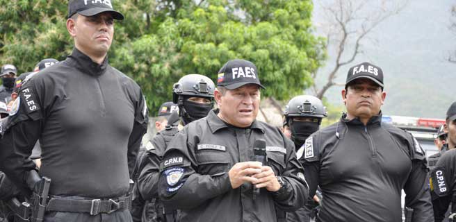 Comandante Carlos Pérez indicó que es "falso" que la Faes se encuentre en búsqueda de la familia de Guaidó | Diario 2001
