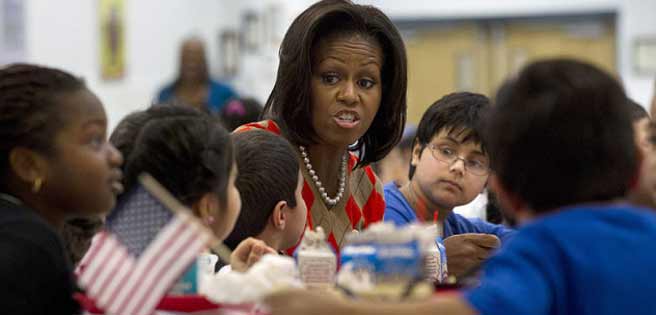 Michelle Obama promete dejar las patatas fritas, su gran debilidad | Diario 2001