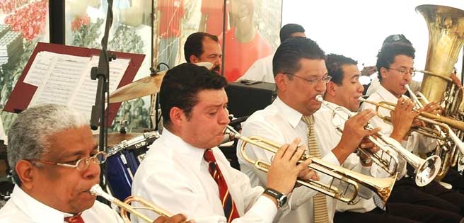 Banda Marcial de Caracas deleitó al público capitalino | Diario 2001