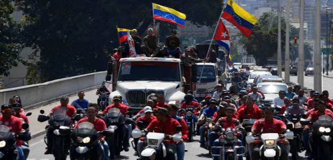 Colectivos prometen defender a Maduro con el "fusil en la mano" | Diario 2001