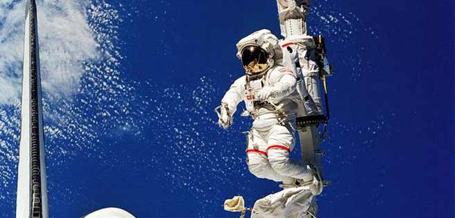 Cinco improvisaciones en la historia de los astronautas | Diario 2001