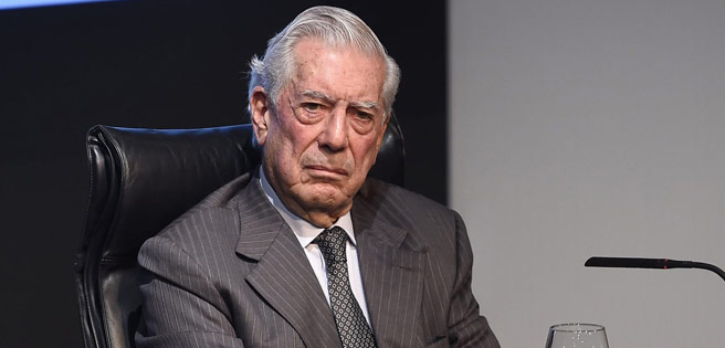 Mario Vargas Llosa es dado de alta tras sufrir una caída en su casa | Diario 2001