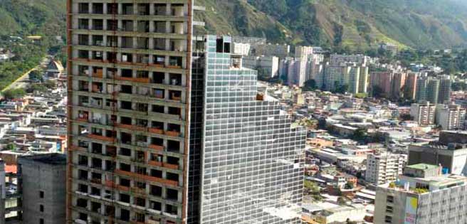 Les cayó la noche a los habitantes de la Torre David | Diario 2001