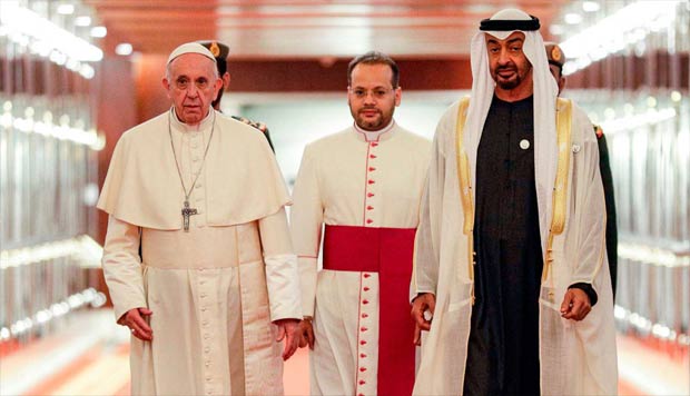 Papa Francisco fue recibido con una gran ceremonia en Emiratos Árabes Unidos | Diario 2001