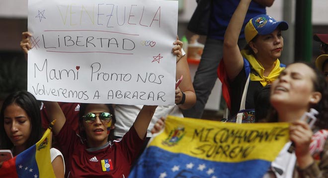 Venezolanos en Colombia acudieron a las calles en apoyo a Guaidó (+Fotos) | Diario 2001