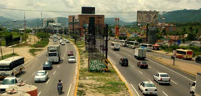 Restringido el paso por la Intercomunal Guarenas-Guatire | Diario 2001