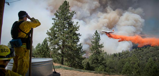 Evacúan 700 viviendas por incendio en California | Diario 2001