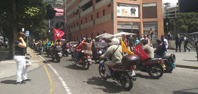 Colectivos llegaron al JM de los Ríos para amedrentar protestas (+Video) | Diario 2001