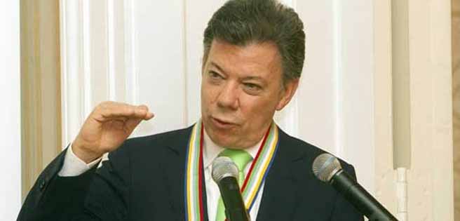 Santos reitera apoyo a Chávez | Diario 2001