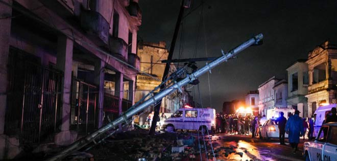 Tres muertos y 172 heridos por un tornado en La Habana | Diario 2001