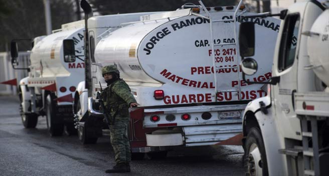 Tres altos funcionarios serán enjuiciados por robo de combustible en México | Diario 2001