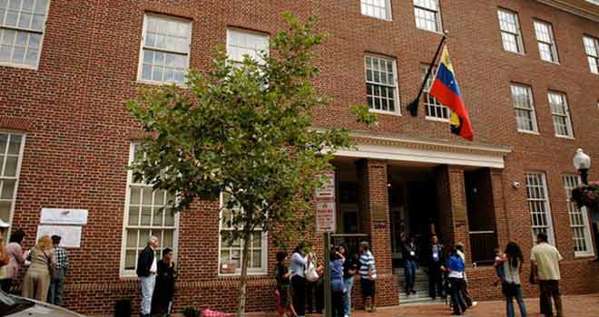Personas que no desalojen la embajada de Venezuela en EEUU serán detenidas (Video) | Diario 2001