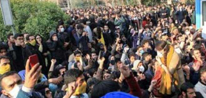 Manifestantes iraníes chocan con policía frente a Parlamento | Diario 2001