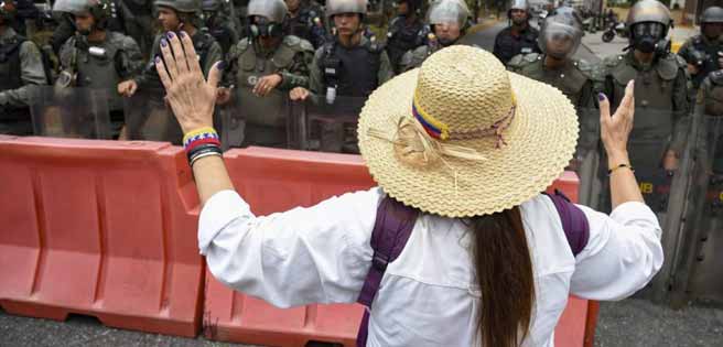 AFP: "Los necesitamos del lado de la razón", es la súplica de los venezolanos a la Fanb | Diario 2001