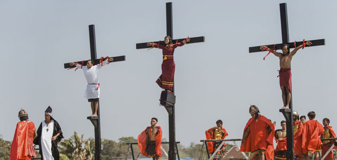 Crucifixiones en Filipinas por ritual de Viernes Santo | Diario 2001