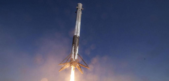 SpaceX lanzó cohete con cápsula Dragon que lleva suministros para la EEI | Diario 2001
