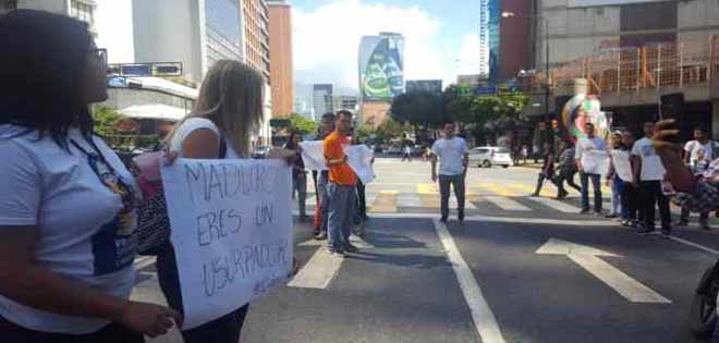 Estudiantes protestaron en la Francisco de Miranda contra la juramentación de Maduro | Diario 2001