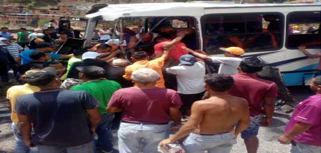 Accidente de tránsito ocasiona retraso en la autopista Gran Mariscal de Ayacucho | Diario 2001