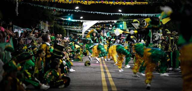 Las murgas tradicionales protagonizan el cierre del Carnaval en Buenos Aires | Diario 2001