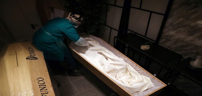 Funerarias de Nueva York intensifican uso ataúdes de cartón para cremaciones | Diario 2001
