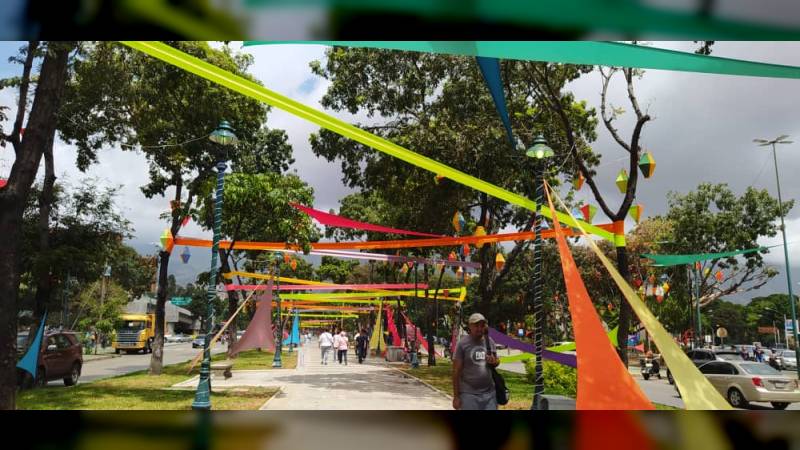 Rehabilitado Paseo La Nacionalidad en Caracas en ocasión del inicio de Navidades Felices 2020