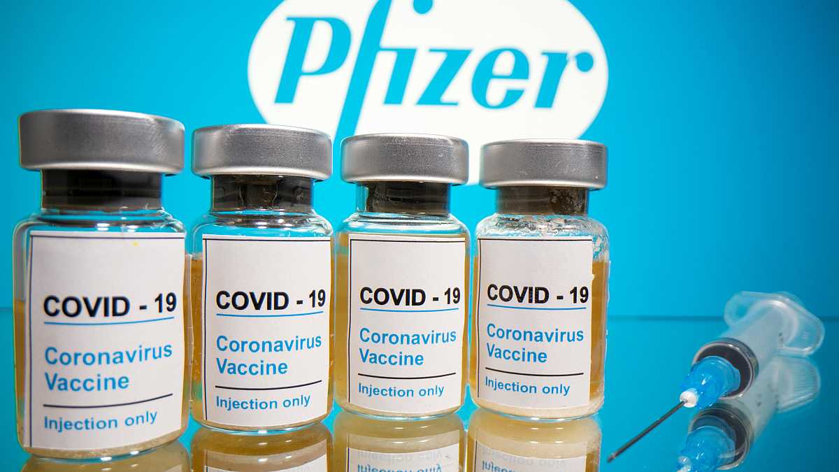 Reino Unido estudia vacuna de Pfizer para empezar a distribuirla en diciembre