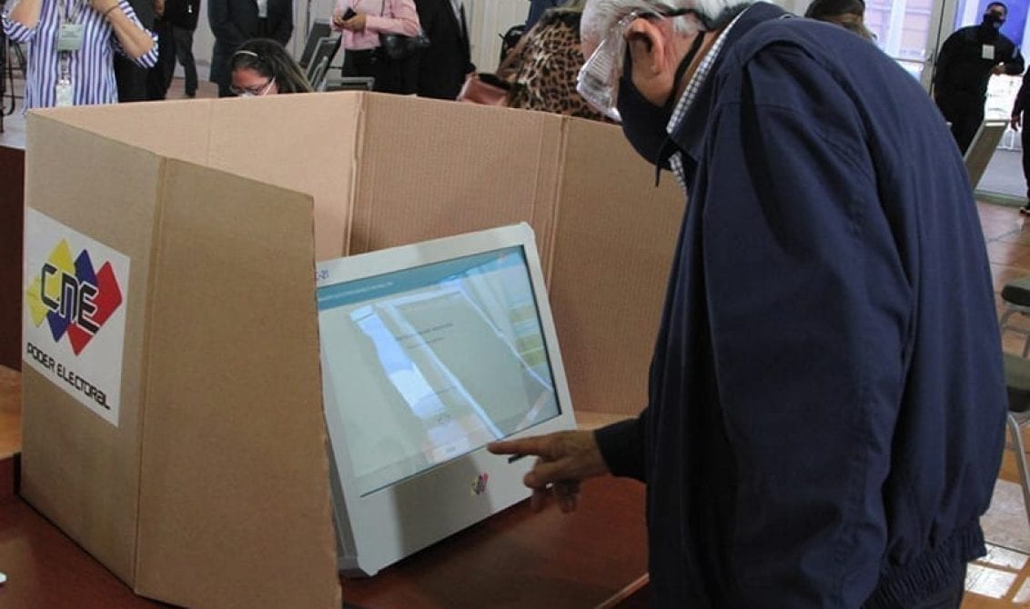 CNE extienden jornada en todos los centros de votación | Diario 2001