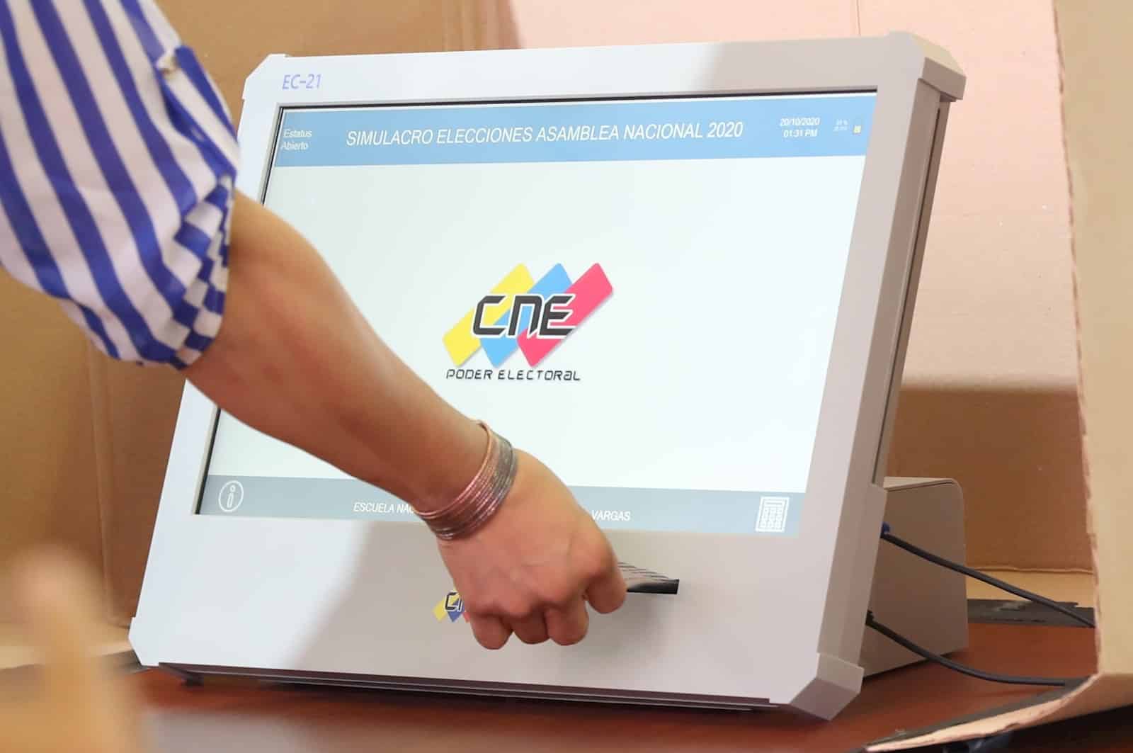 CNE realiza auditoría de las máquinas de votación | Diario 2001