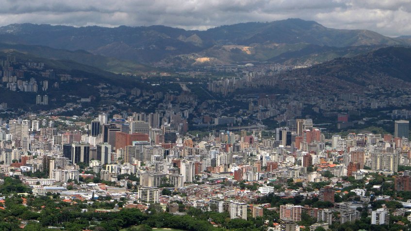 Escasas lluvias en Caracas y posibles descargas eléctricas en Zulia