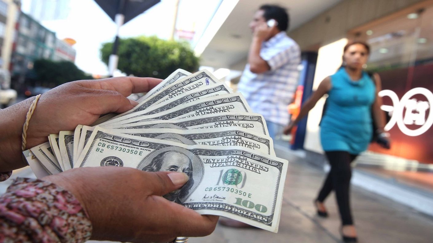 Precio del cambio bolívares por dólar inicia diciembre en Bs. 988.868,74