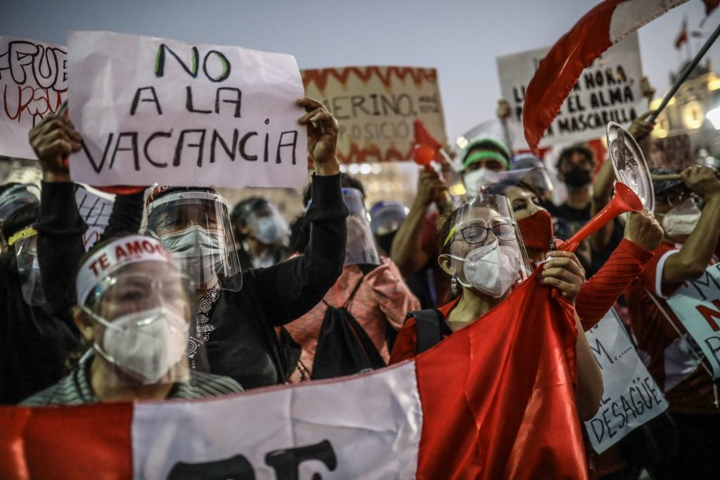 Perú sumergida en una crisis generada por el hartazgo ante la clase política | Diario 2001