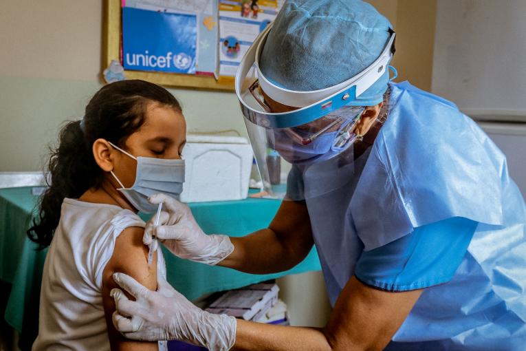 Unicef prepara logística para distribuir 2.000 millones de dosis de vacuna anti COVID-19 a 92 países